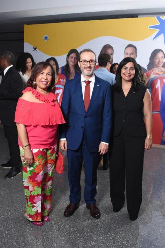 11-Zoila Puello, Luis Esteban Martínez Murga, Christy Luciano.